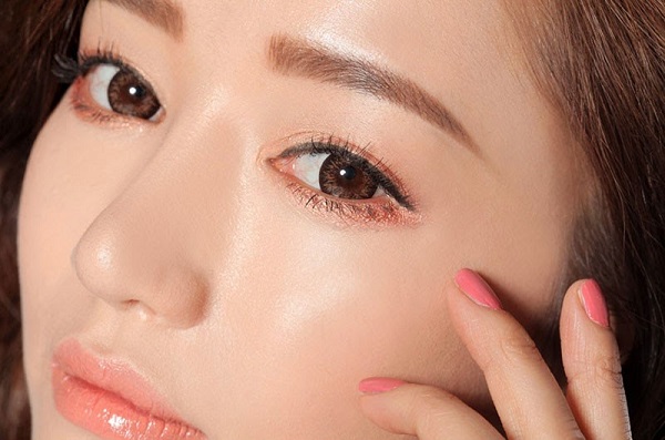 phun mí mắt mở tròng