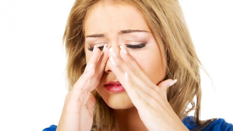 Bị viêm mũi dị ứng có nâng mũi được không?