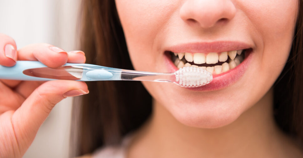 Đánh răng đúng cách sau cấy ghép Implant để hàm răng khỏe đẹp