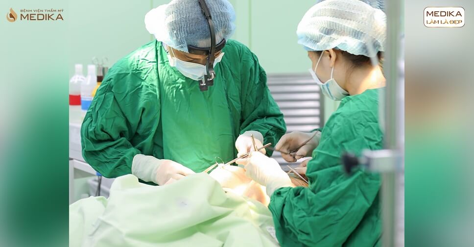 Phẫu thuật ngực hỏng vì tin tưởng BẠN THÂN từ Bệnh viện thẩm mỹ MEDIKA
